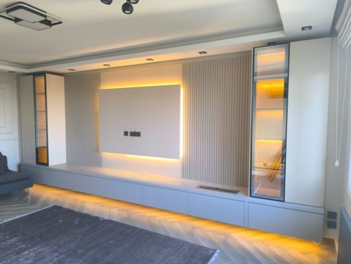 ilkemtm mobilya tasarım ve imalat. İletişim: 0532 565 8307 Hayalinizdeki yaşam alanlarını birlikte inşa edelim İsteğe bağlı özel mobilya imalatı, profesyonel montaj ve titiz tamir hizmetlerimizle mobilyalarınıza değer katıyoruz. Ustalıkta gelen güven, modern tasarımlarla buluşuyor.